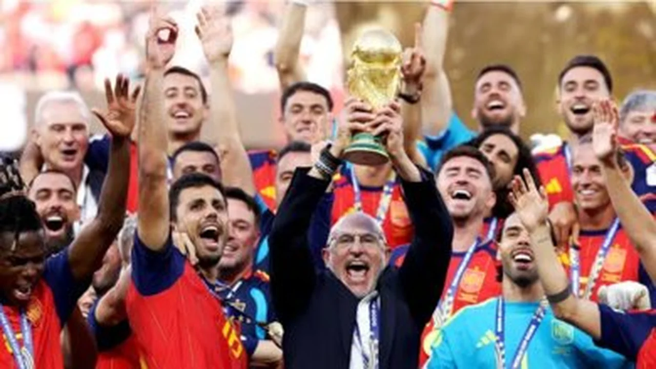 أزمات الفيفا ومستقبل ميسي ورونالدو يتصدران المشهد الرياضي بعد ختام مونديال إسبانيا